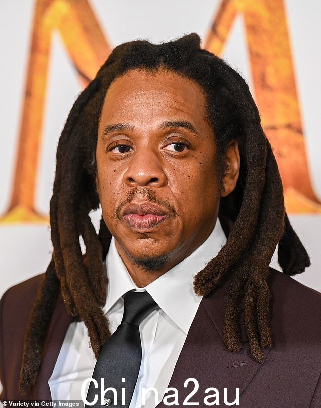 Jay-Z，55 岁，周日提起民事诉讼，指控他于 2000 年 9 月 7 日性侵一名 13 岁女孩。他否认了这些指控