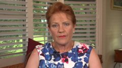 参议员宝琳·汉森 (Pauline Hanson) 呼吁移除议会大厦内的原住民、托雷斯海峡岛民旗和彩虹旗